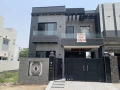 5 MARLA SOLID CONSTRUCTED HOUSE IN BLOCK "F" IS AVAILABLE FOR SALE 0