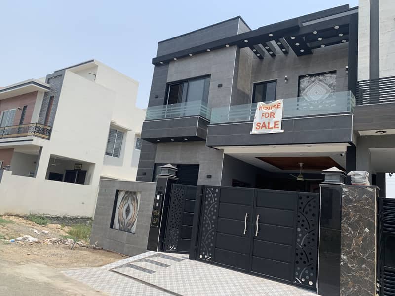 5 MARLA SOLID CONSTRUCTED HOUSE IN BLOCK "F" IS AVAILABLE FOR SALE 1