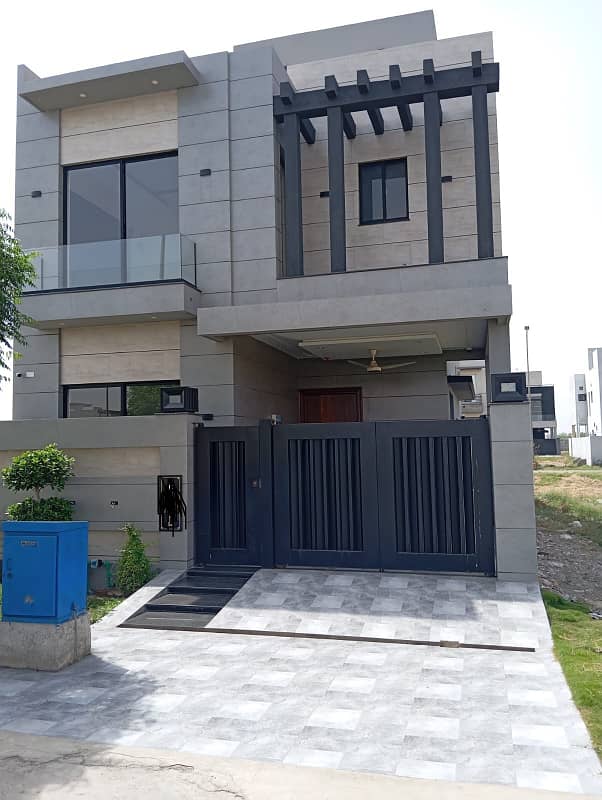 5 MARLA BRAND NEW LUXURY HOUSE AVAILABLE FOR RENT IN DHA 9 TOWN 0