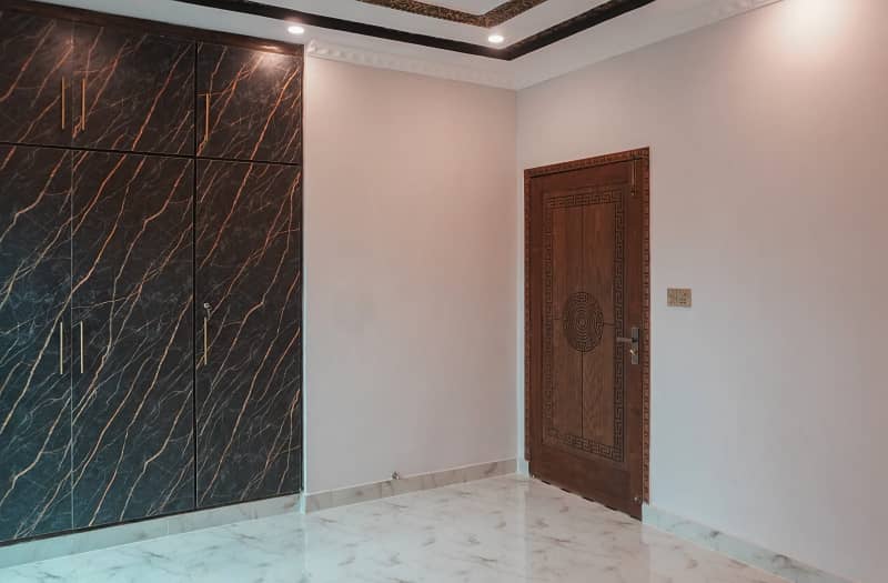 House Sized 5 Marla Available In Bahria Town 9