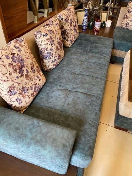 L shaped sofa and centre table 3