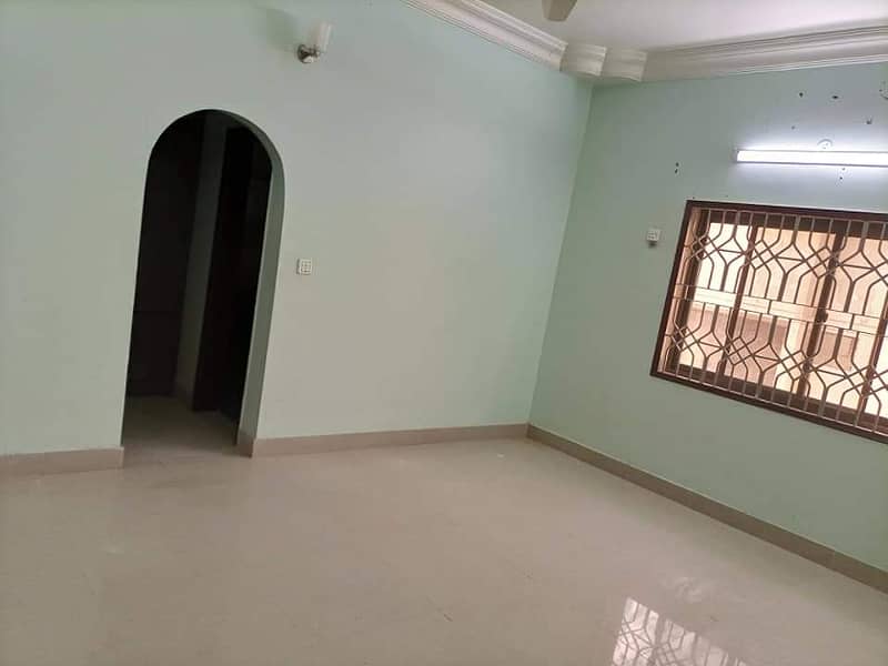 300 YARD Bungalow For Rent In Clifton Block 1 16