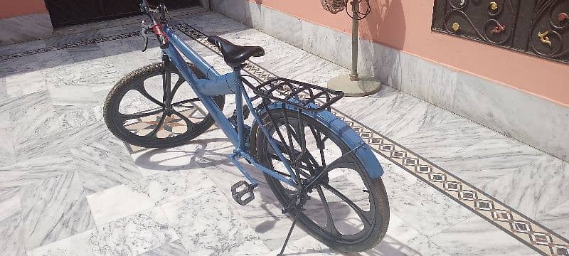 Alloy wheels bicycle with free pair of extra tyres 2