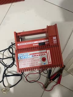 HALFORDS BATTERY CHARGER