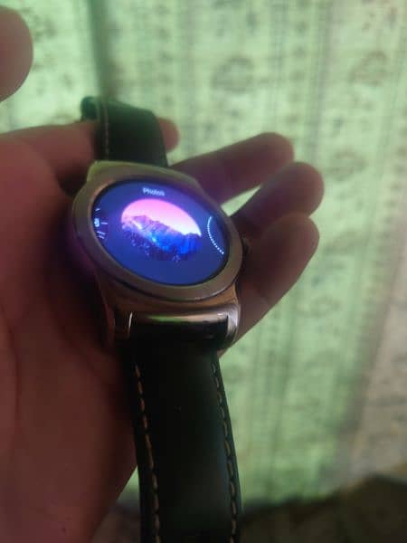 LG high tech watch 1