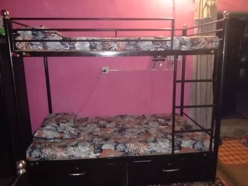 Hand made bunk bed 0