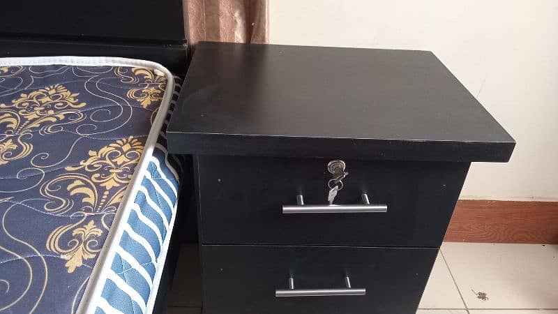 double bad with side table black colour 1
