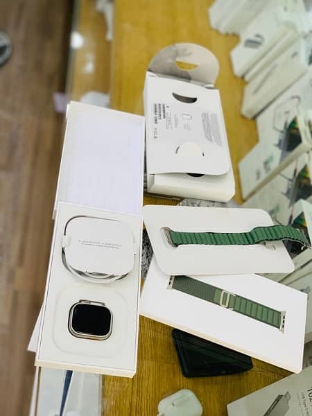 APPLE WATCH ULTRA 1  SLIGHTLY USED WITH BOX AND CHARGER 1