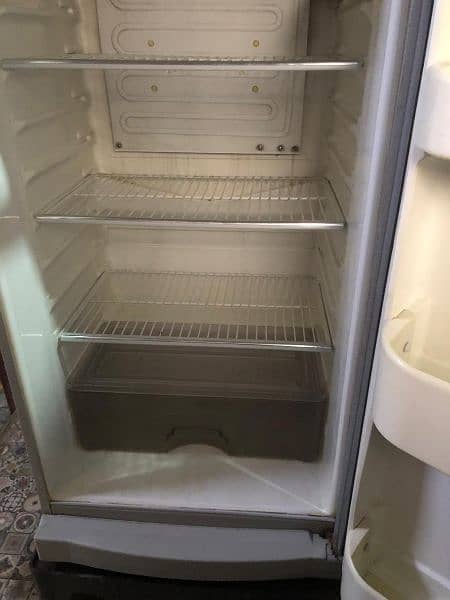 Dawlance refrigerator {full size} 3