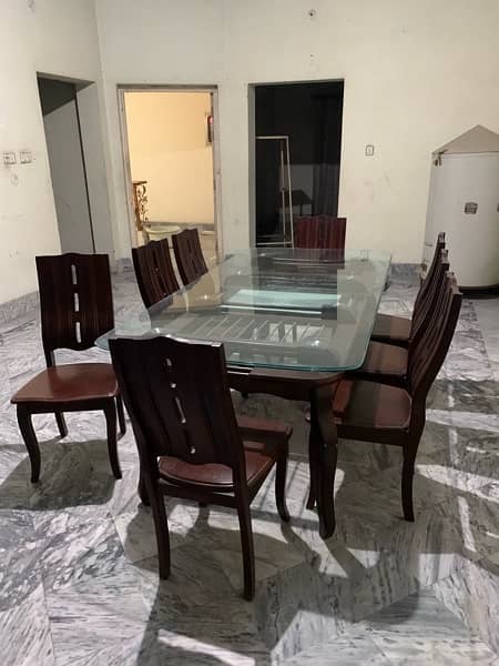 Dining  table with 8 chairs in Exelent condition 1