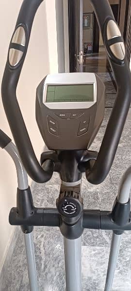 Elliptical Exercise Machine 14