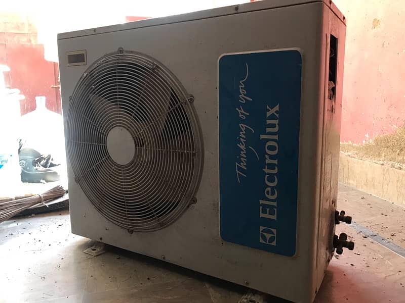 Split Ac in good and running condition 3