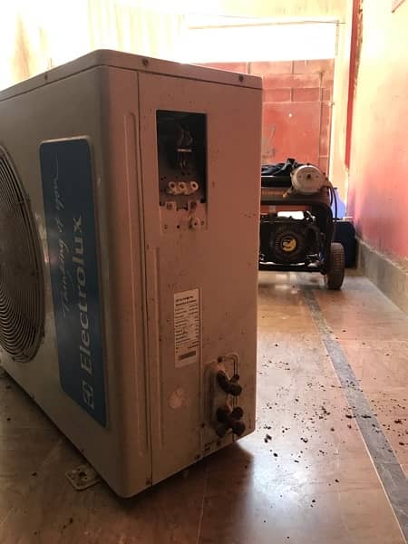 Split Ac in good and running condition 4