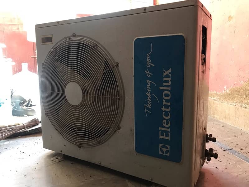 Split Ac in good and running condition 5