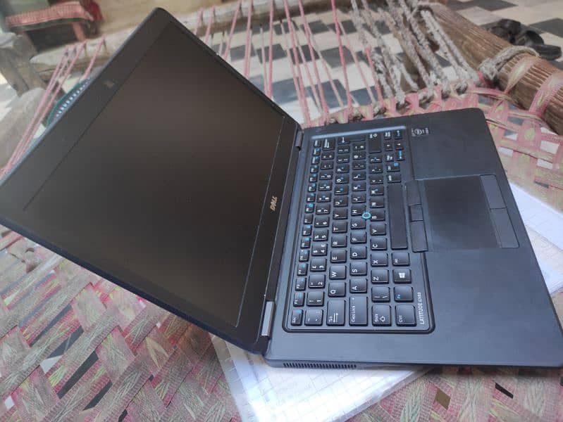 Dell 7950  black colour 8Gb ram and rom 256 SSD 1