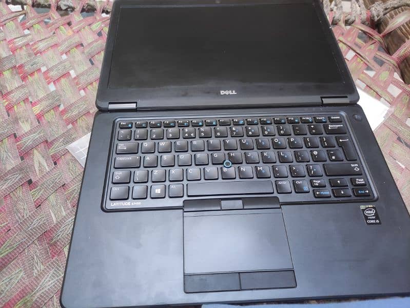 Dell 7950  black colour 8Gb ram and rom 256 SSD 3