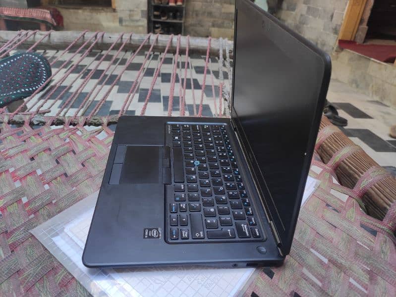 Dell 7950  black colour 8Gb ram and rom 256 SSD 4