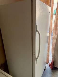 I am selling freezer out off contry usa model kelvinator good new
