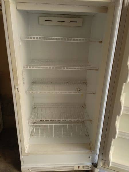 I am selling freezer out off contry usa model kelvinator good new 6
