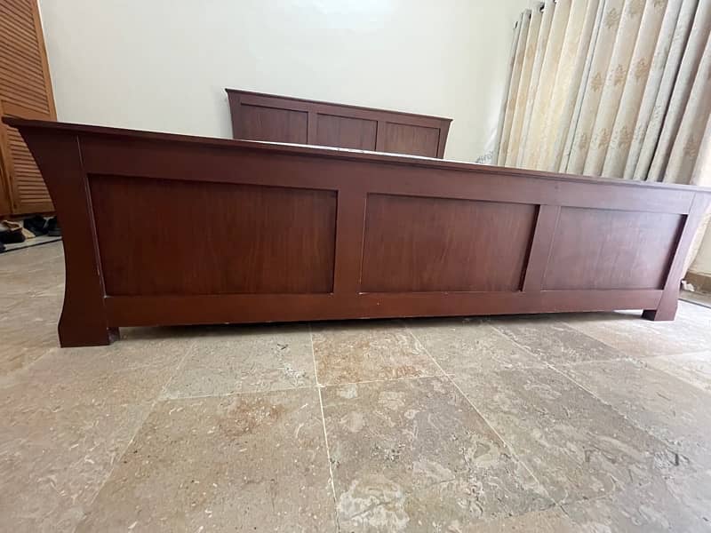 king size bed available for sale in excellent condition 1