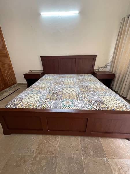 king size bed available for sale in excellent condition 2