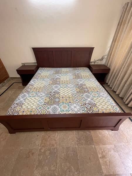 king size bed available for sale in excellent condition 3