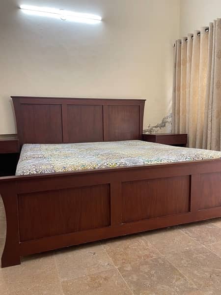 king size bed available for sale in excellent condition 4