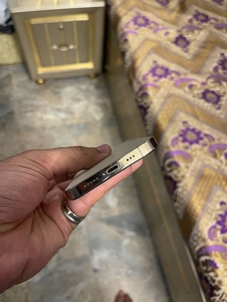 iphone 13 pro gold 128gb 10/10 condition jv not use in Pakistan 4
