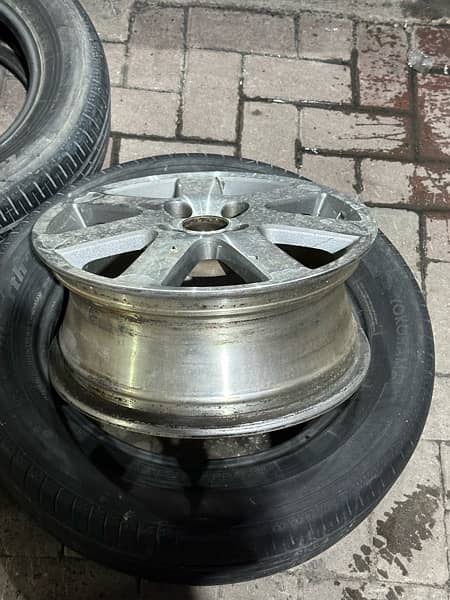 15 inche Honda ES rims with tyres 5