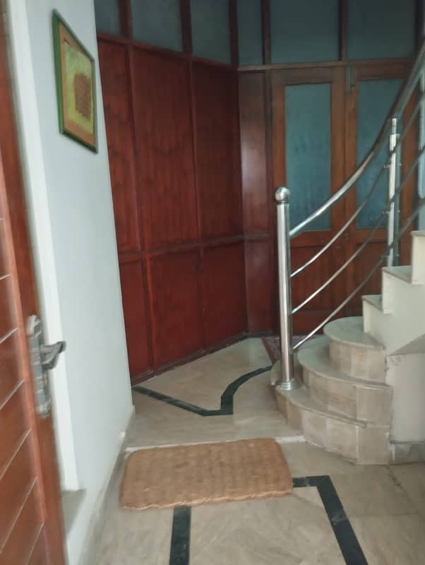 3 Bed 1 kanal Upper Portion Available For Rent 9