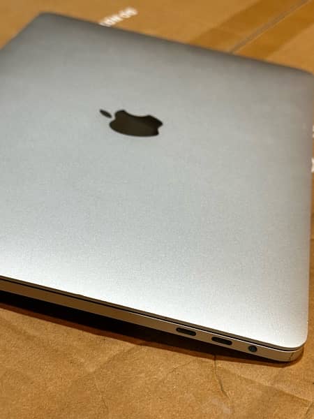 2019 MacBook Pro ( CTO Version ) 1TB Storage 3