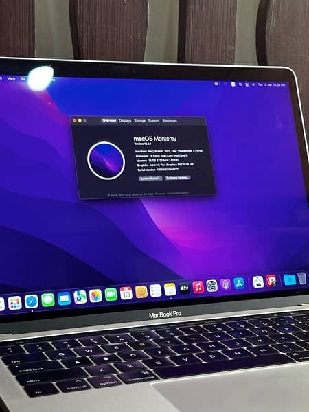 2017 Macbook Pro ( Screen Shade ) 7