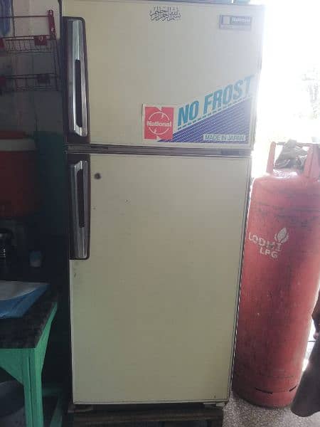 NATIONAL FULL FIZE REFRIGERATOR AVAILABLE FOR SALE. 4