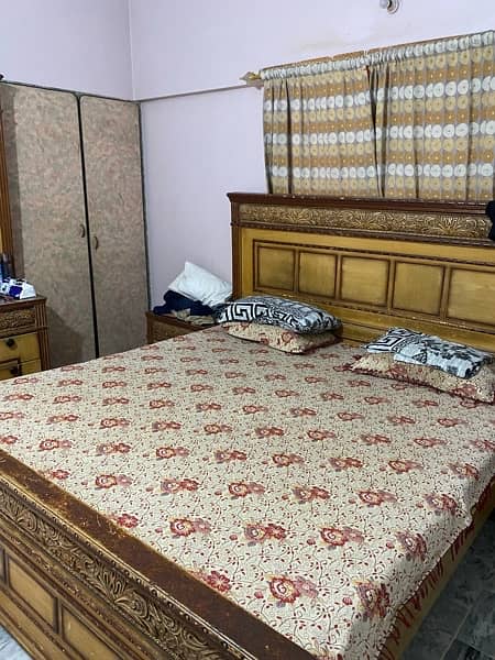 Bedset in Good Condition without metress 1