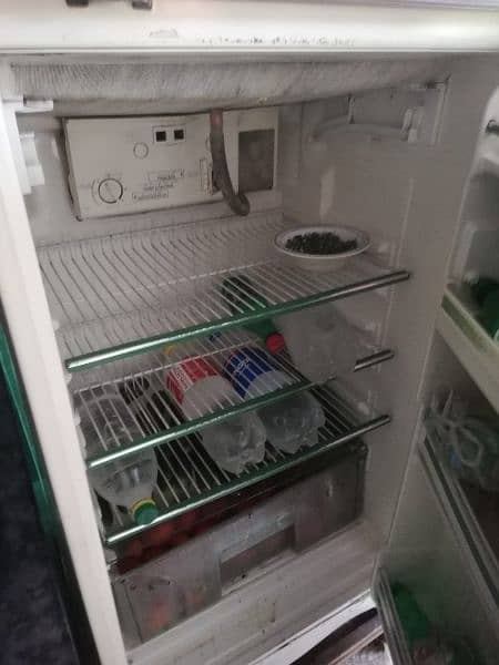 NATIONAL FULL FIZE REFRIGERATOR AVAILABLE FOR SALE. 9