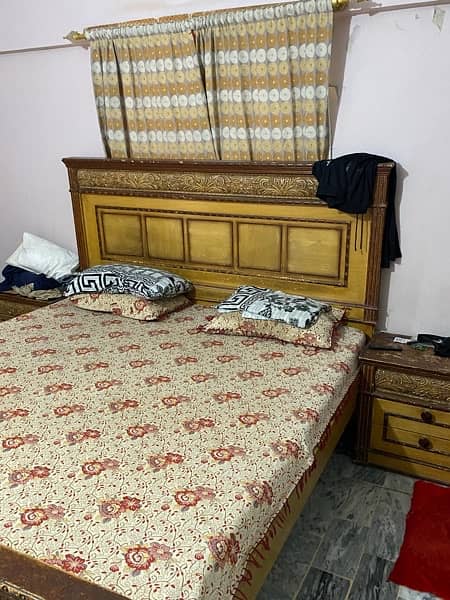 Bedset in Good Condition without metress 3