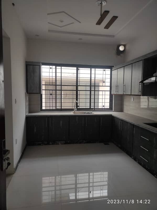 20 marla upper portion for rent in wapda town phase 1 lower lock with 3 bedrooms brand new with gas 1