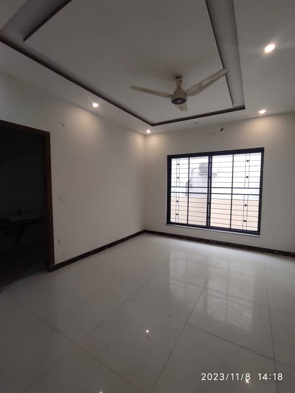 20 marla upper portion for rent in wapda town phase 1 lower lock with 3 bedrooms brand new with gas 4