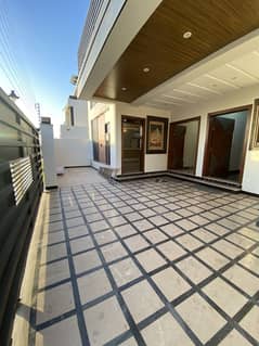 10 Marla Luxury House For Sale 0