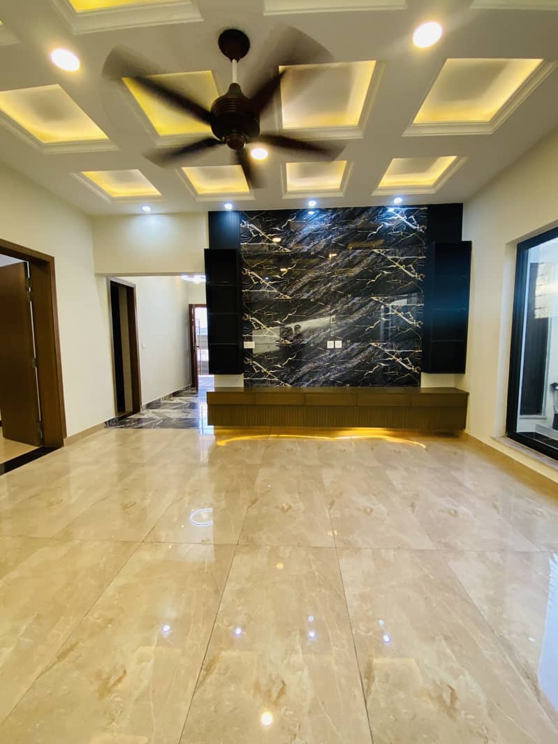 10 Marla Luxury House For Sale 2