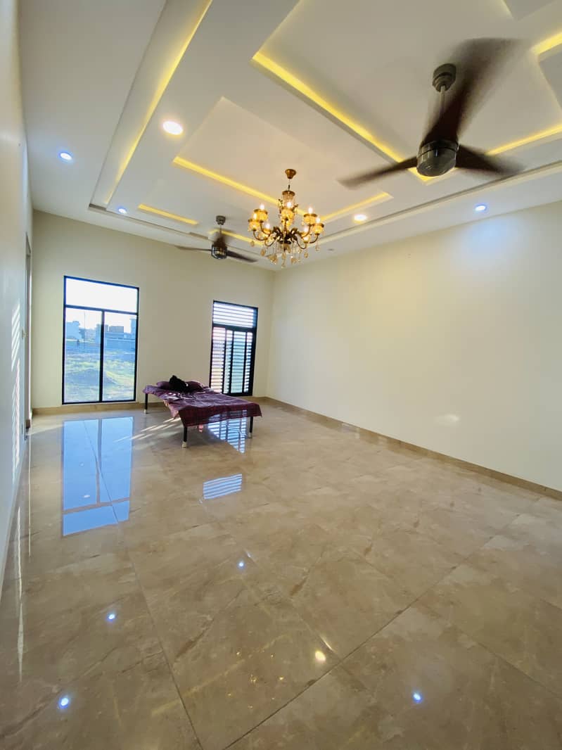 10 Marla Luxury House For Sale 23