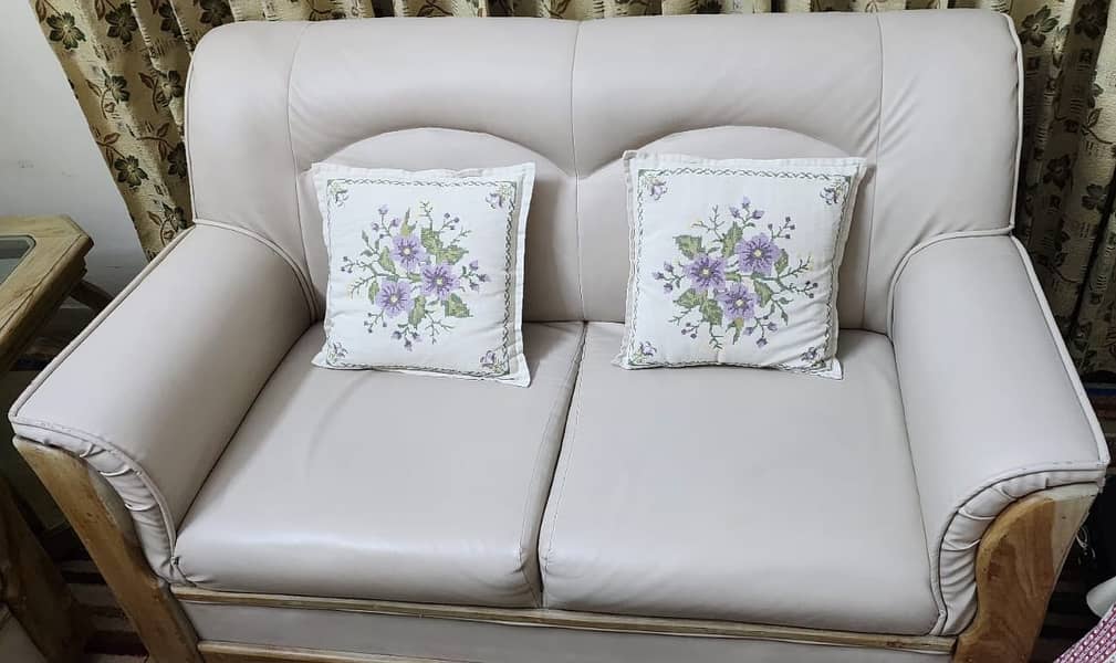 Eight seater sofa set in a very good condition. 5