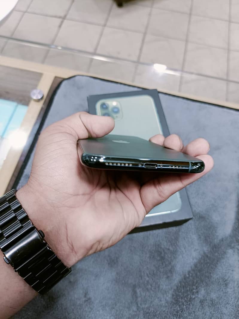 iphone 11 pro max 64gb PTA Approved 4