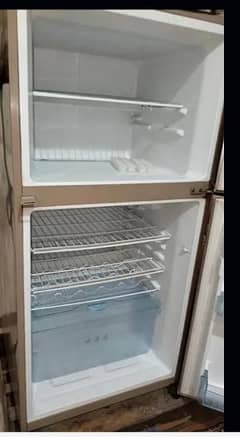 Haier delluxe medium size fridge just like new03008125456