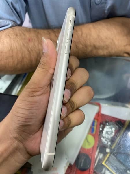 iphone 11 128gb non pta 4