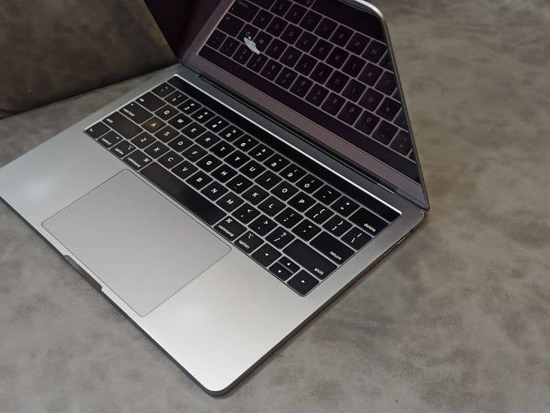 MacBook Pro 2019 | i5 16GB / 256GB / 45 cycle count 2