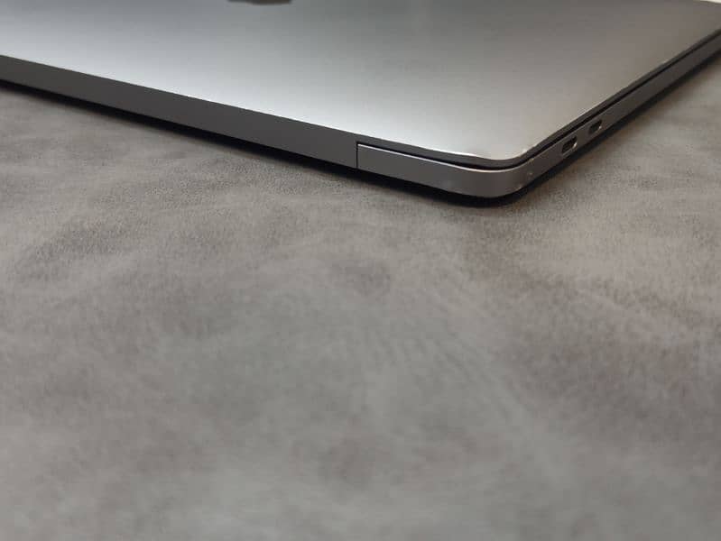 MacBook Pro 2019 | i5 16GB / 256GB / 45 cycle count 5