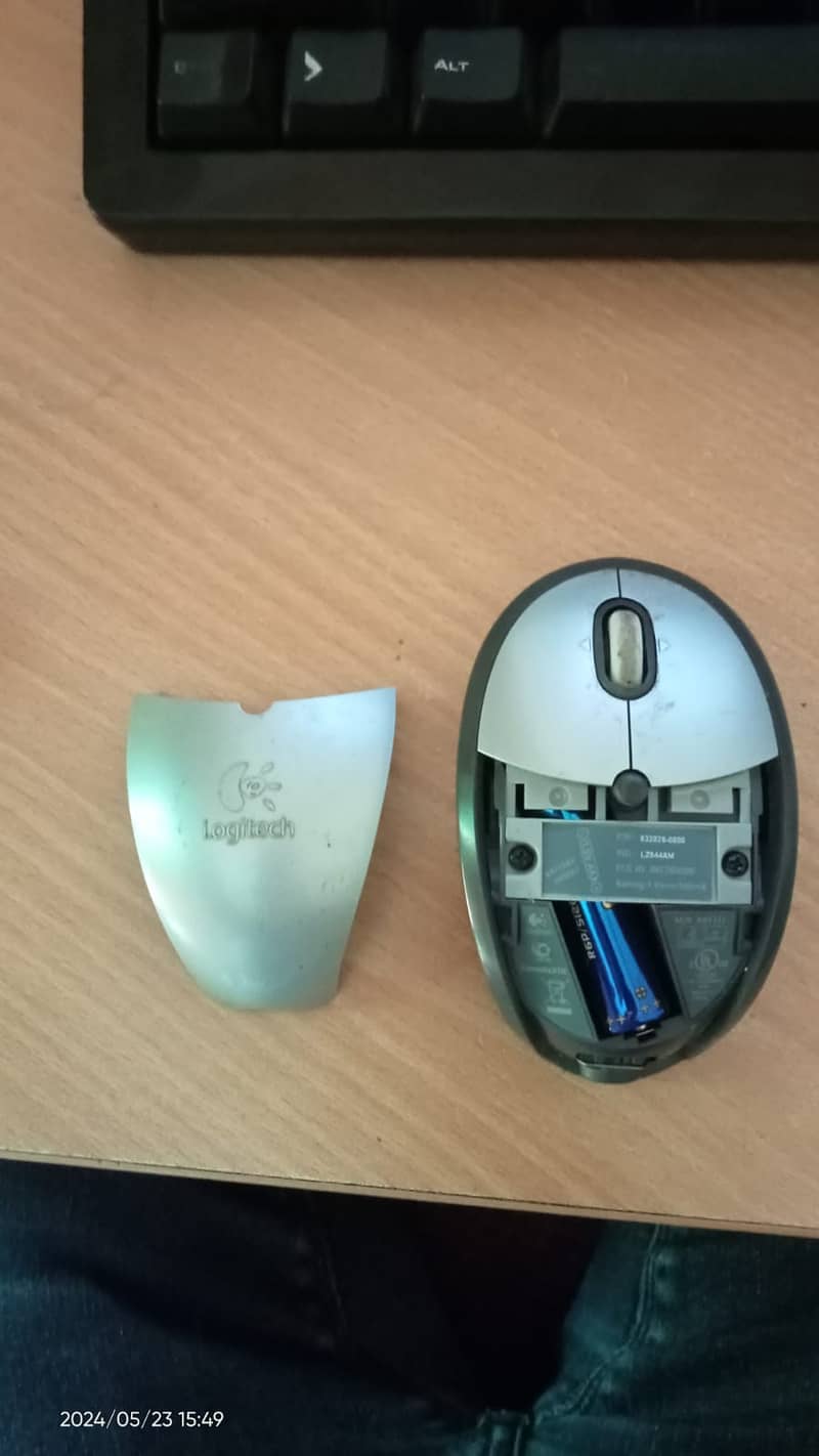 Wireless Mouse (Logitech C-BS35 & Lenovo L300) 2