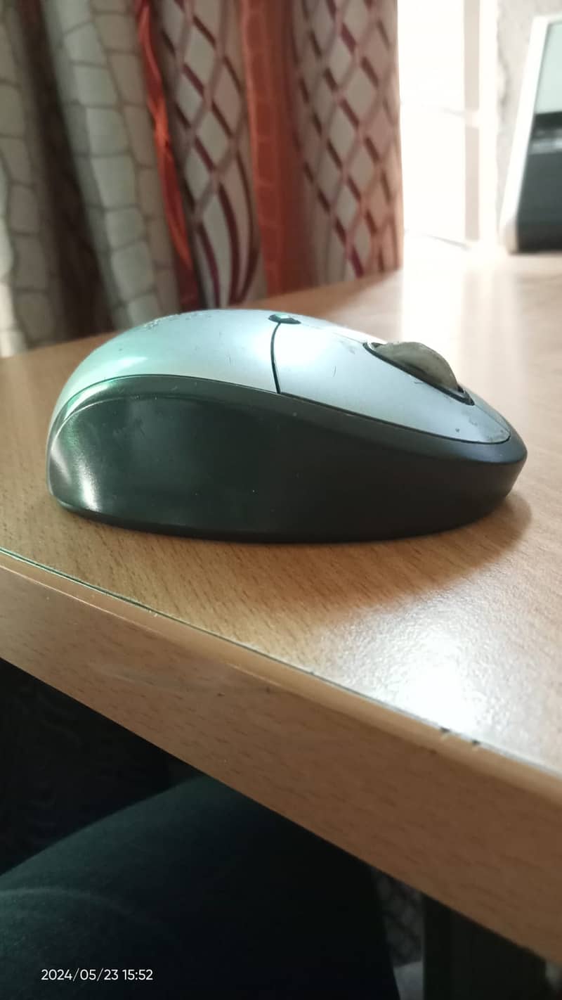 Wireless Mouse (Logitech C-BS35 & Lenovo L300) 5