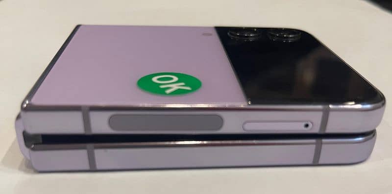 Samsung Galaxy Z flip 4 (8/128) Brand new 1
